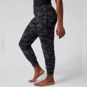 Athleta Salutation Camo Jogger - XSP